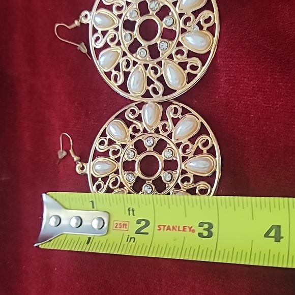 Golden statement earrings - Picture 5 of 5